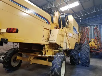 LOTE 016 - Colheitadeira New Holland 59 Ano 2007