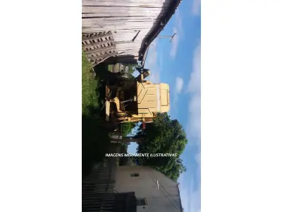 LOTE 020 - Colheitadeira NH 8050, Ano 1988