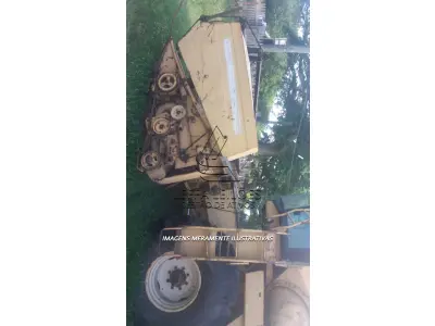 LOTE 020 - Colheitadeira NH 8050, Ano 1988