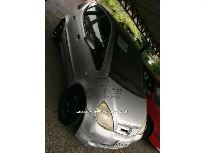 LOTE 003 - Mercedes Classe A160 Ano 2001 Modelo 2002