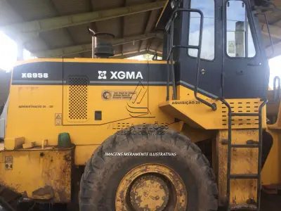 LOTE 007 - PÁ CARREGADEIRA XGMA, MODELO XG958, ano e modelo 2013