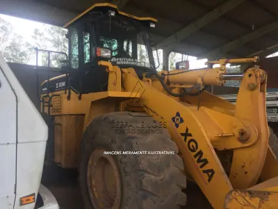 LOTE 007 - PÁ CARREGADEIRA XGMA, MODELO XG958, ano e modelo 2013