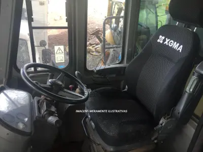 LOTE 007 - PÁ CARREGADEIRA XGMA, MODELO XG958, ano e modelo 2013