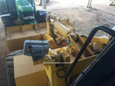 LOTE 007 - PÁ CARREGADEIRA XGMA, MODELO XG958, ano e modelo 2013