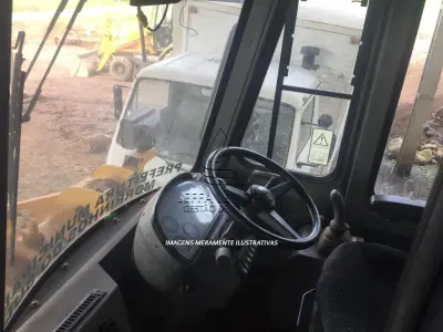 LOTE 007 - PÁ CARREGADEIRA XGMA, MODELO XG958, ano e modelo 2013