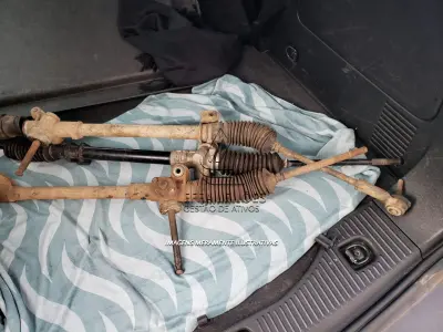 LOTE 001 - Três caixas de direção, marcas e modelos diversos, usados