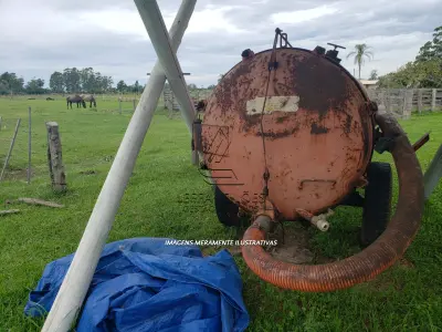 LOTE 005 - UM DISTRIBUIDOR DE ESTERCO LÍQUIDO