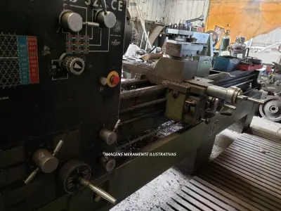 LOTE 010 - UM TORNO MECÂNICO, MARCA NARDINI, MODELO ND 325 CE
