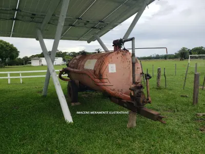 LOTE 005 - UM DISTRIBUIDOR DE ESTERCO LÍQUIDO