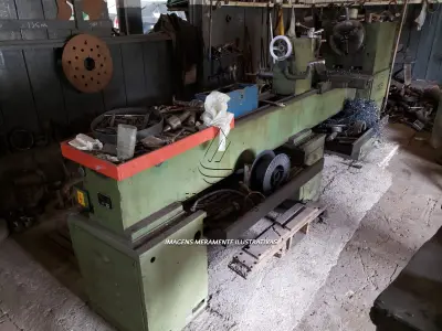 LOTE 010 - UM TORNO MECÂNICO, MARCA NARDINI, MODELO ND 325 CE