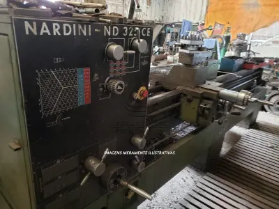 LOTE 010 - UM TORNO MECÂNICO, MARCA NARDINI, MODELO ND 325 CE
