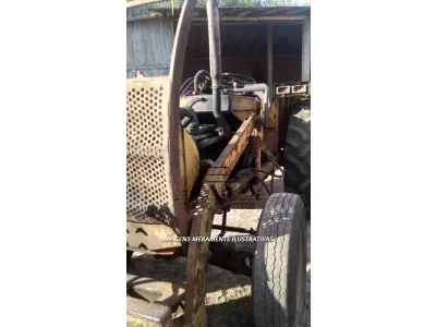 LOTE 001 - Trator CBT, com Garfo, Motor Mercedes Benz