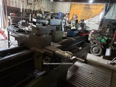 LOTE 010 - UM TORNO MECÂNICO, MARCA NARDINI, MODELO ND 325 CE