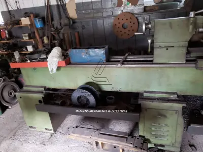 LOTE 010 - UM TORNO MECÂNICO, MARCA NARDINI, MODELO ND 325 CE