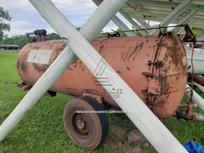 LOTE 005 - UM DISTRIBUIDOR DE ESTERCO LÍQUIDO