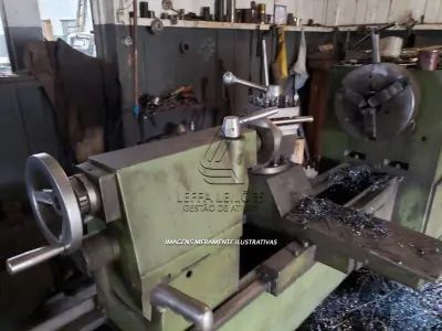 LOTE 010 - UM TORNO MECÂNICO, MARCA NARDINI, MODELO ND 325 CE