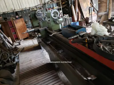 LOTE 010 - UM TORNO MECÂNICO, MARCA NARDINI, MODELO ND 325 CE