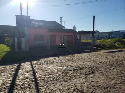 LOTE 001 - Casa de Alvenaria de dois Pavimentos, na rua Lourenço Mello, em Terra de Areia/RS