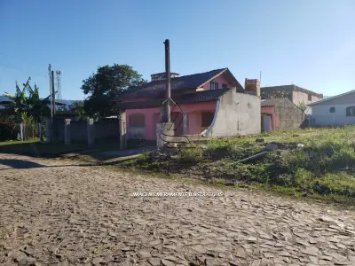 LOTE 001 - Casa de Alvenaria de dois Pavimentos, na rua Lourenço Mello, em Terra de Areia/RS