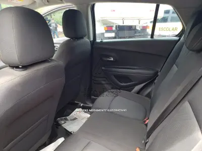 LOTE 002 - VEÍCULO GM TRACKER LT MARCA CHEVROLET, a gasolina/álcool, ano e modelo 2017