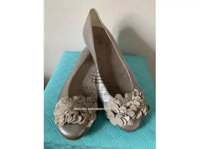 LOTE 001 - 200 PARES DE SAPATILHAS – DIVERSAS CORES, MODELOS E TAMANHOS