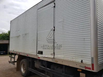 LOTE 006 - FURGÃO (BAÚ)