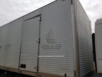 LOTE 006 - FURGÃO (BAÚ)