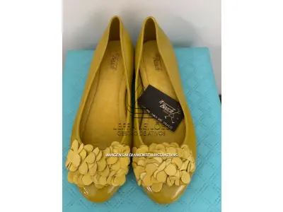 LOTE 001 - 200 PARES DE SAPATILHAS – DIVERSAS CORES, MODELOS E TAMANHOS