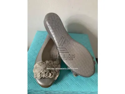 LOTE 001 - 200 PARES DE SAPATILHAS – DIVERSAS CORES, MODELOS E TAMANHOS