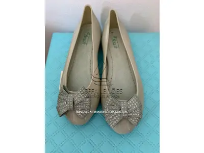 LOTE 001 - 200 PARES DE SAPATILHAS – DIVERSAS CORES, MODELOS E TAMANHOS