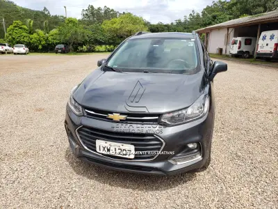 LOTE 002 - VEÍCULO GM TRACKER LT MARCA CHEVROLET, a gasolina/álcool, ano e modelo 2017