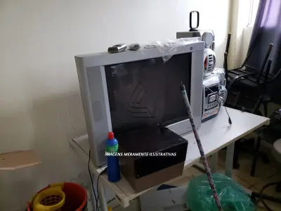 LOTE 009 - Eletrônicos e Eletrodomésticos - Geladeiras, TVs, ventiladores, tanque, entre outros