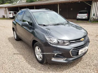 LOTE 002 - VEÍCULO GM TRACKER LT MARCA CHEVROLET, a gasolina/álcool, ano e modelo 2017