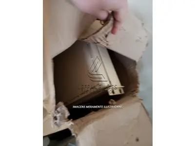 LOTE 005 - Equipamentos de Enfermagem - Cadeiras de rodas, maca de emergência, mesa, balanças, armários