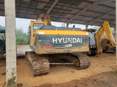 LOTE 001 - UMA ESCAVADEIRA DE ESTEIRA HYUNDAI 220 LC, 9s, ano/modelo 2014