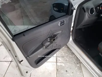 LOTE 003 - UM AUTOMÓVEL GOL 1.0 WOLKSWAGEM, ano/modelo 2009/2010