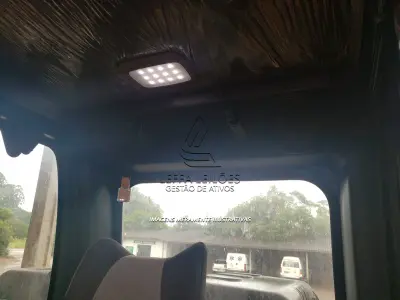 LOTE 001 - UMA ESCAVADEIRA DE ESTEIRA HYUNDAI 220 LC, 9s, ano/modelo 2014