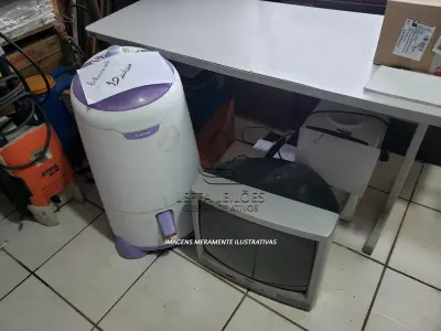 LOTE 003 - SUCATAS: INFORMÁTICA, TV, APARELHO DE SOM, IMPRESSORAS, LAVA JATO, TANQUINHO DE LAVAR ROUPA, UM CLIMATIZADOR DE AMBIENTES, RODAS DE FERRO PARA CAMINHÃO 1000X20
