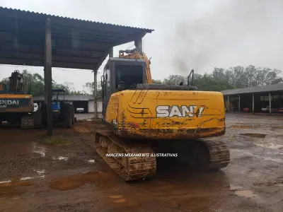 LOTE 002 - UMA ESCAVADEIRA HIDRÁULICA, COM ESTEIRA SANY SY135C-9, ano de modelo 2017