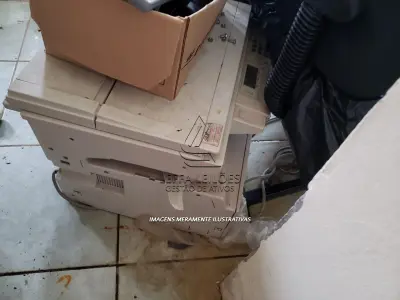 LOTE 003 - SUCATAS: INFORMÁTICA, TV, APARELHO DE SOM, IMPRESSORAS, LAVA JATO, TANQUINHO DE LAVAR ROUPA, UM CLIMATIZADOR DE AMBIENTES, RODAS DE FERRO PARA CAMINHÃO 1000X20