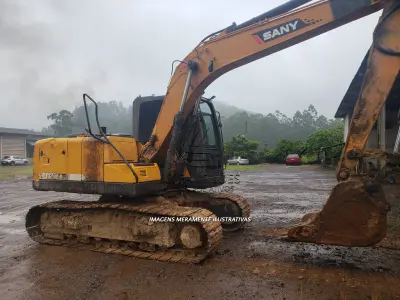 LOTE 002 - UMA ESCAVADEIRA HIDRÁULICA, COM ESTEIRA SANY SY135C-9, ano de modelo 2017