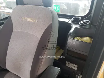 LOTE 001 - UMA ESCAVADEIRA DE ESTEIRA HYUNDAI 220 LC, 9s, ano/modelo 2014