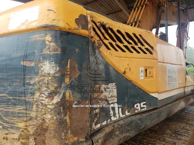 LOTE 001 - UMA ESCAVADEIRA DE ESTEIRA HYUNDAI 220 LC, 9s, ano/modelo 2014