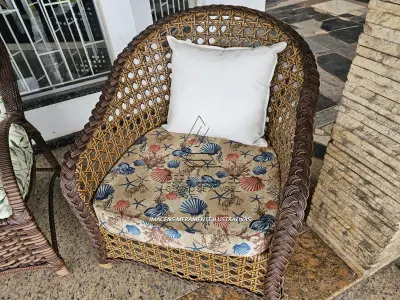 LOTE 003 - UMA POLTRONA BAHIA EM FIBRA SINTÉTICA