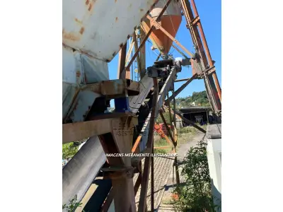 LOTE 002 - UMA USINA DE CONCRETAGEM TOW-GO.