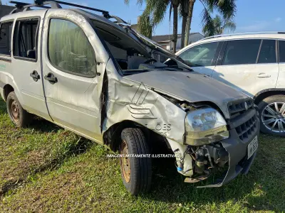 LOTE 001 - UM VEÍCULO FIAT DOBLO, PLACAS IMN-8530, ANO/MODELO 2005, EM MAU ESTADO DE CONSERVAÇÃO.