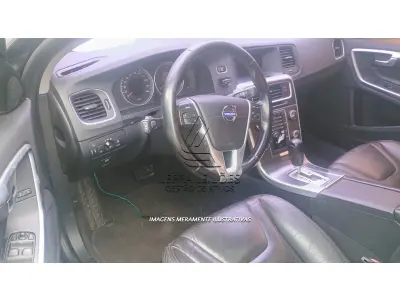 LOTE 001 - UM VEÍCULO MARCA I/VOLVO S60 2.0 T5 DYNA, PLACAS IYY-0038, ANO/MODELO 2011/2012, COR PRETA, GASOLINA