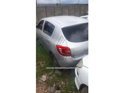 LOTE 002 - UM VEÍCULO RENAULT/SANDERO AUTH 10, PLACAS PZY-9584, ANO/MODELO 2017/2018, COR PRATA, ÁLCOOL/GASOLINA