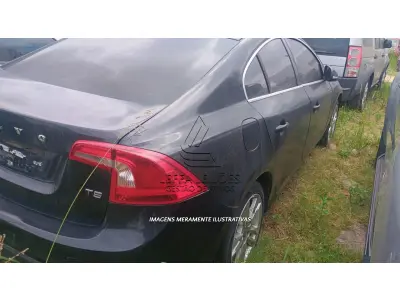 LOTE 001 - UM VEÍCULO MARCA I/VOLVO S60 2.0 T5 DYNA, PLACAS IYY-0038, ANO/MODELO 2011/2012, COR PRETA, GASOLINA