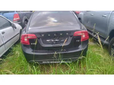 LOTE 001 - UM VEÍCULO MARCA I/VOLVO S60 2.0 T5 DYNA, PLACAS IYY-0038, ANO/MODELO 2011/2012, COR PRETA, GASOLINA